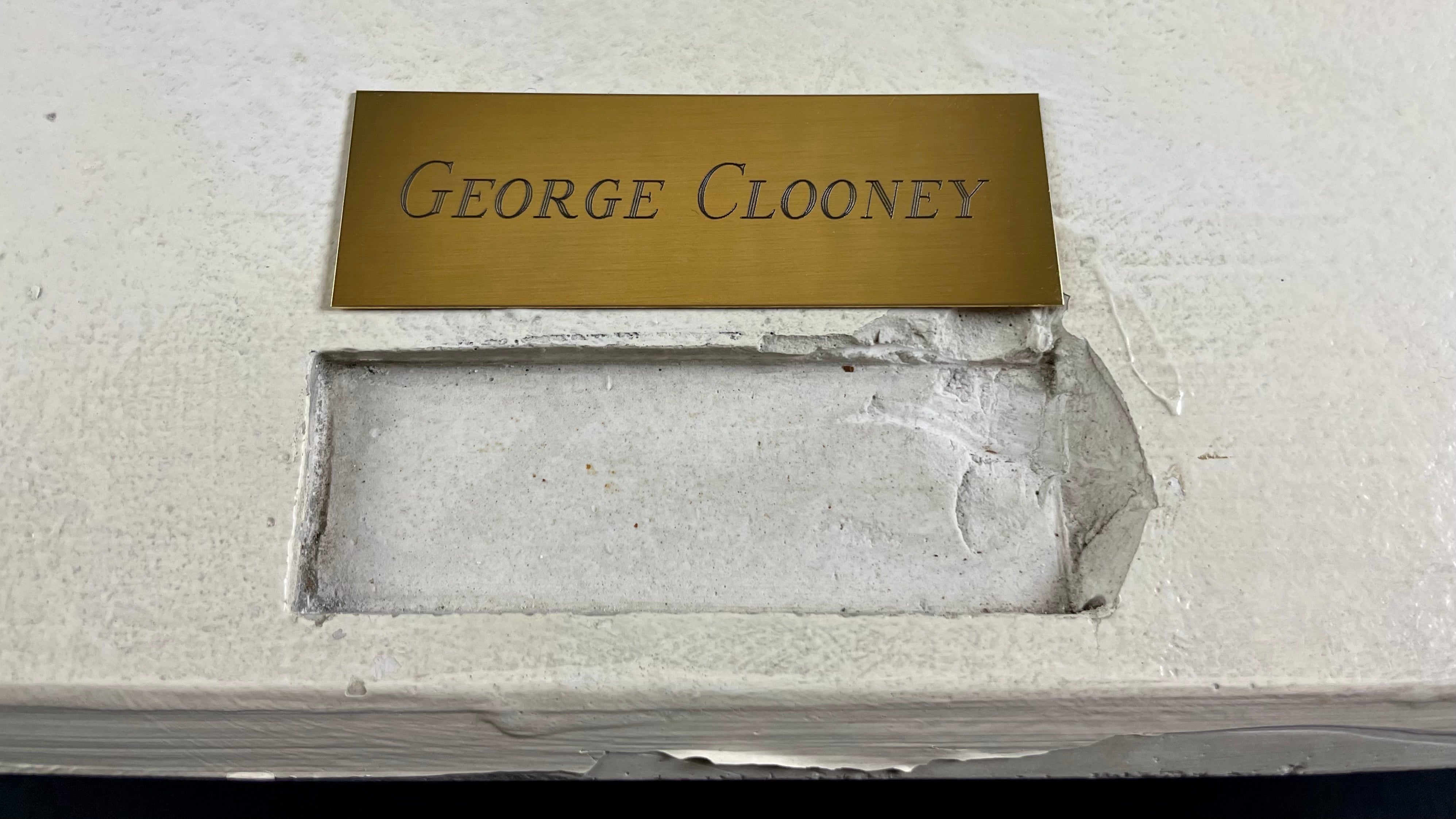 PLANET HOLLYWOOD SEATTLE George Clooney Celebrity Hand Cast