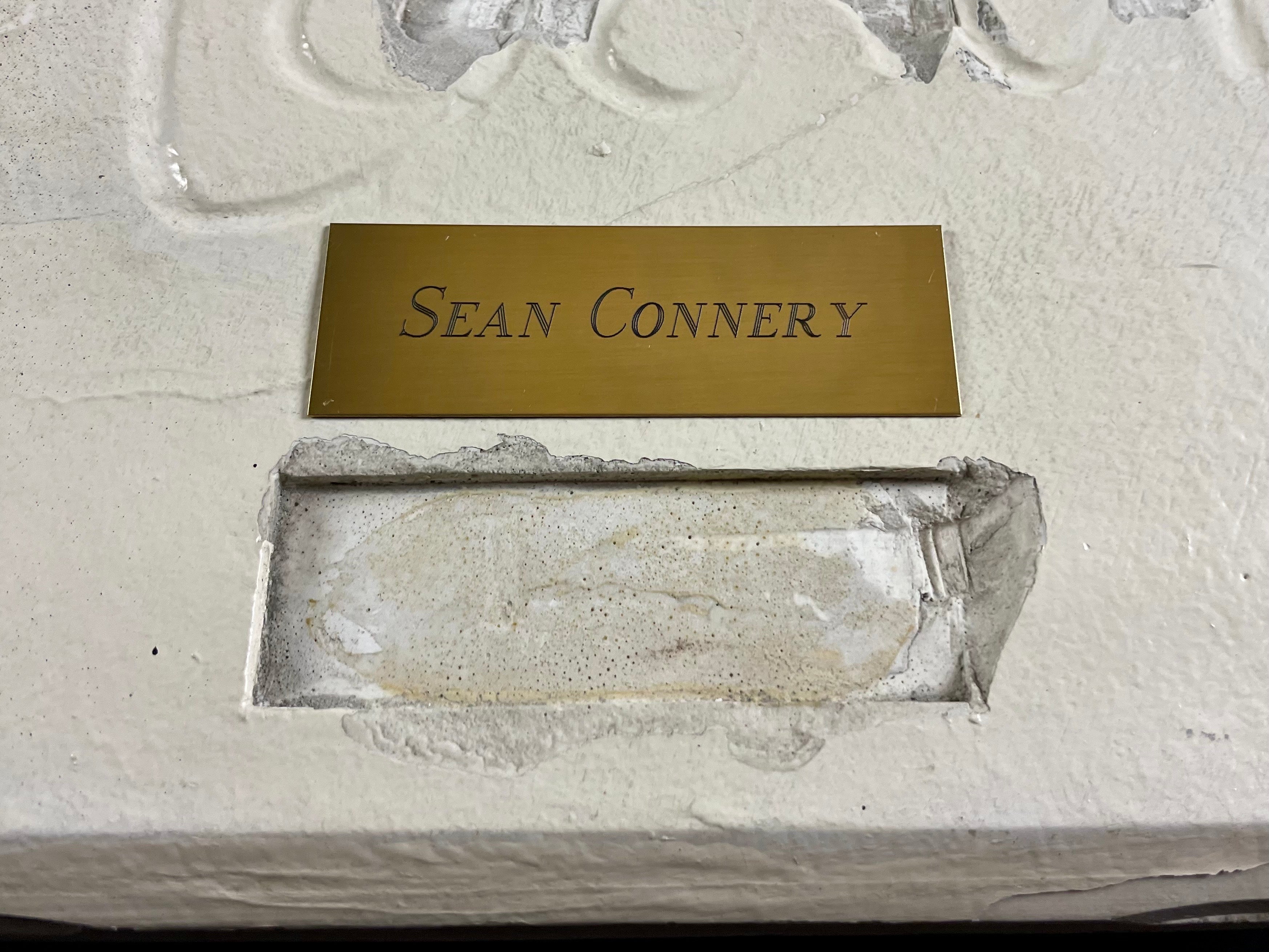 PLANET HOLLYWOOD SEATTLE Sean Connery Celebrity Hand Cast