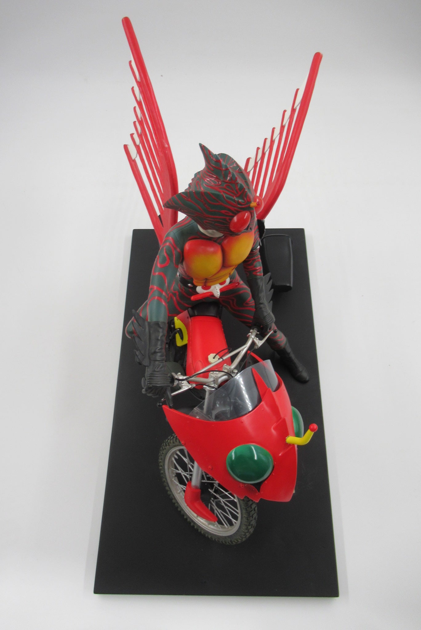 KAMEN RIDER Amazon & Jungler RMW - Medicom Toy (2005) 1/5 Coldcast Porcelain Display Model