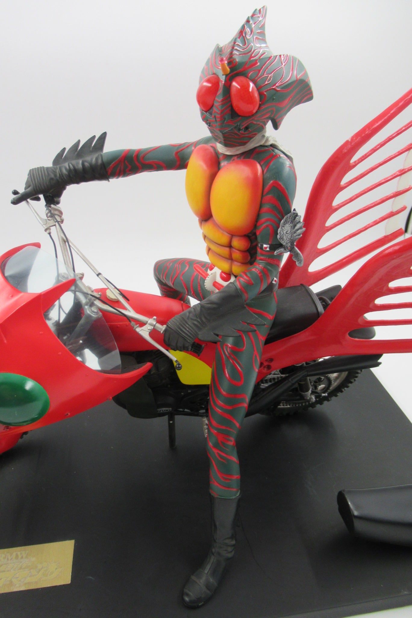 KAMEN RIDER Amazon & Jungler RMW - Medicom Toy (2005) 1/5 Coldcast Porcelain Display Model