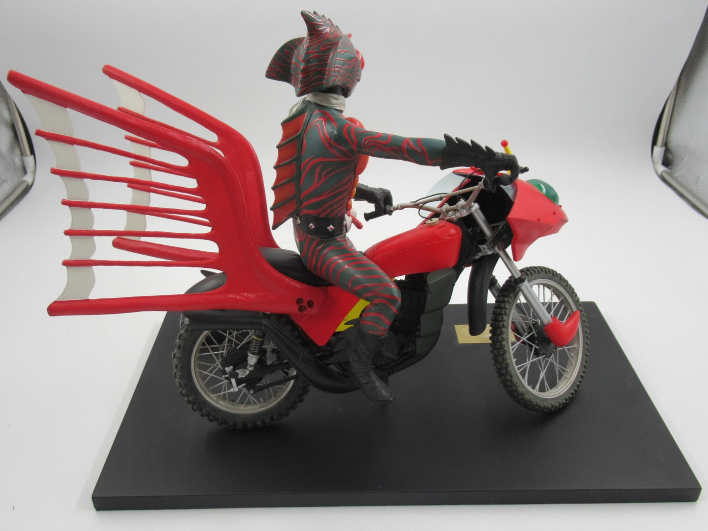 KAMEN RIDER Amazon & Jungler RMW - Medicom Toy (2005) 1/5 Coldcast Porcelain Display Model