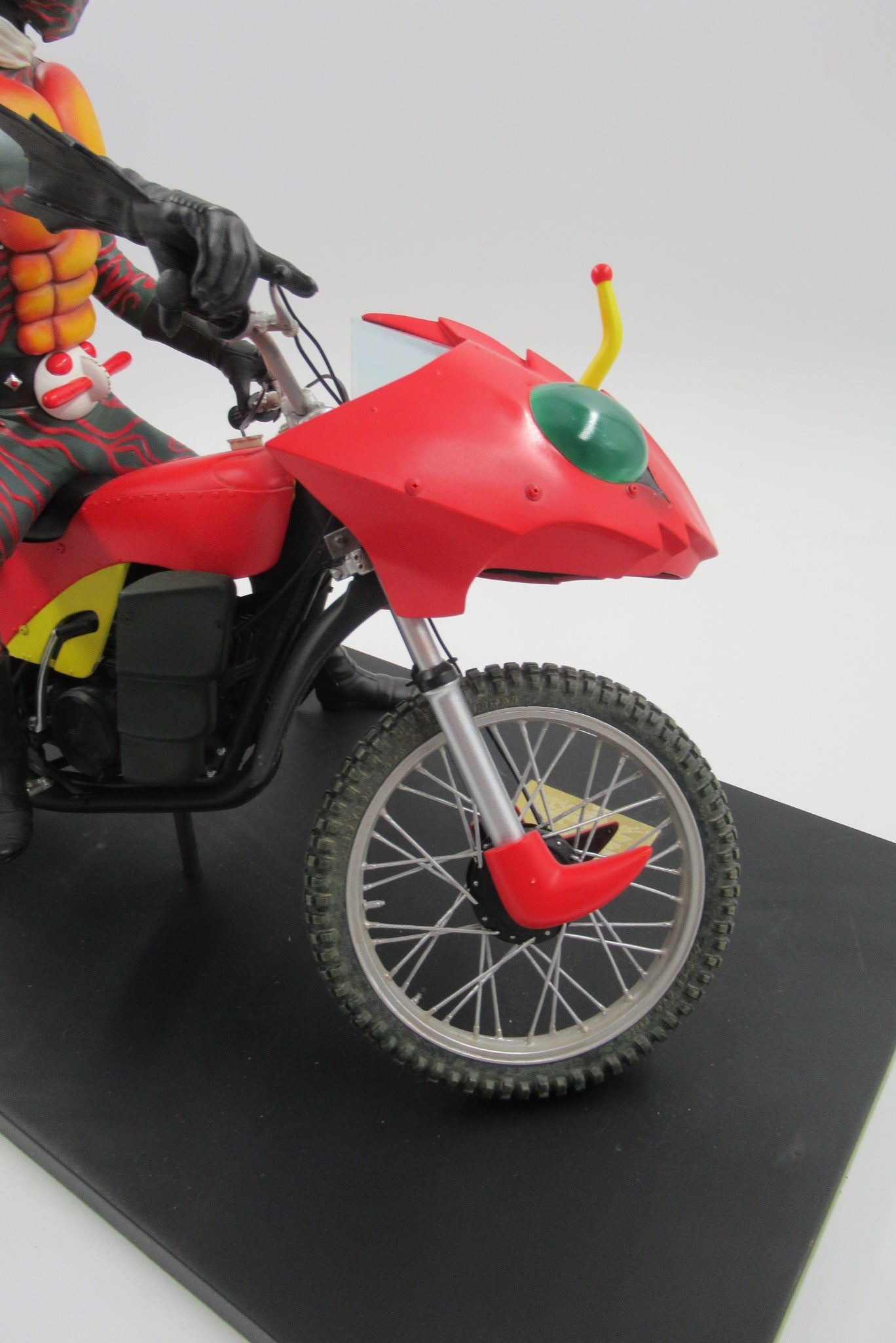 KAMEN RIDER Amazon & Jungler RMW - Medicom Toy (2005) 1/5 Coldcast Porcelain Display Model