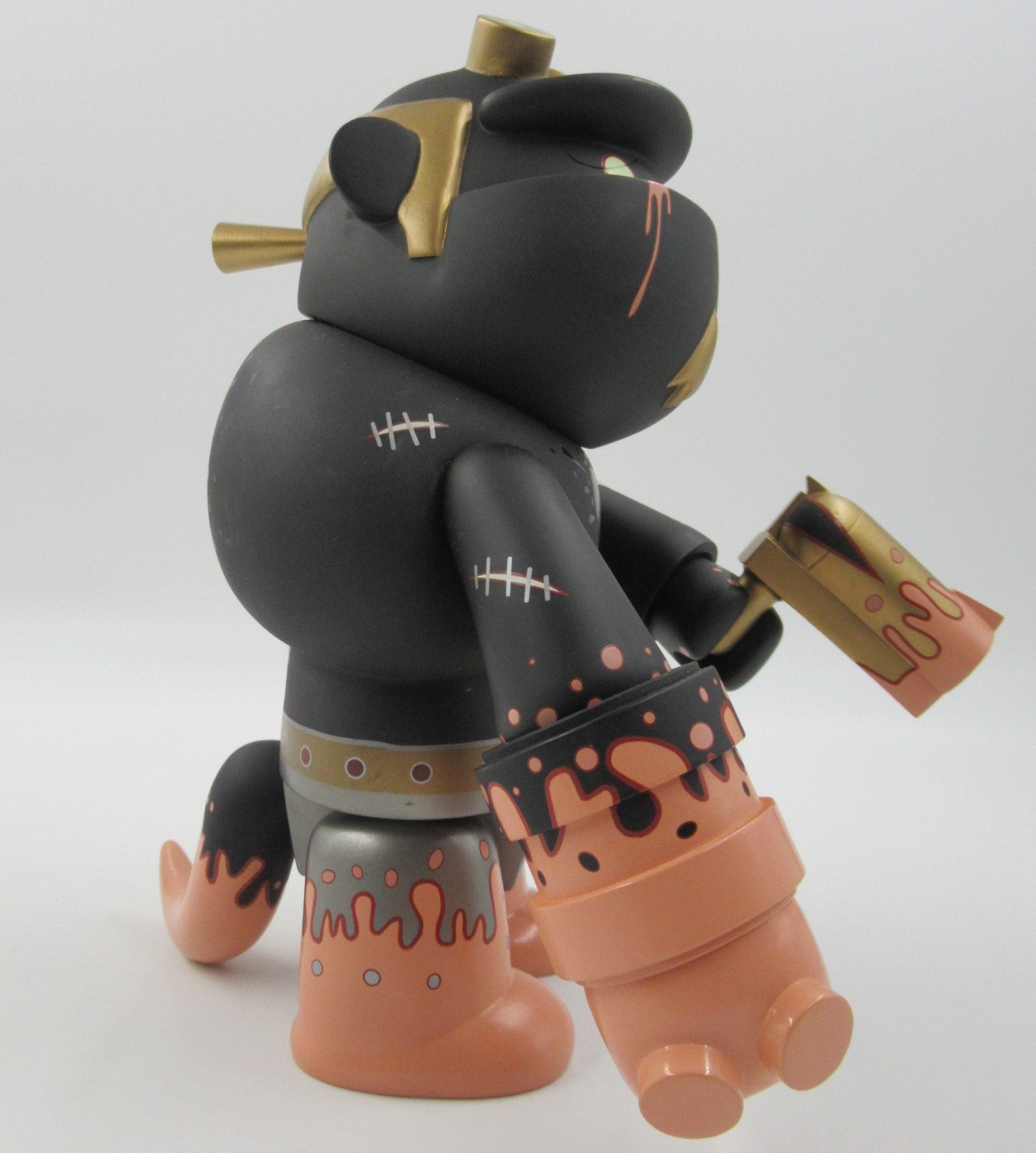 QEE COLLECTION Mike Mignola's Hellboy 10" Black Variant Vinyl Figure - Toy2r (2007) Dark Horse Art Toy