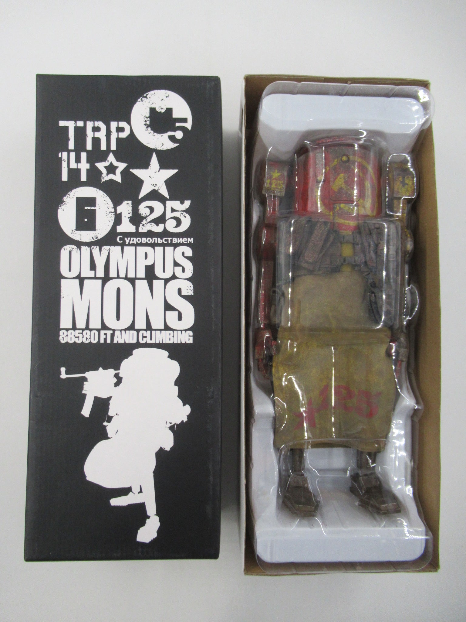 WWR Dropcloth Slim Red Figure - threeA/Ashley Wood (2010) 3A Japan Art Toy