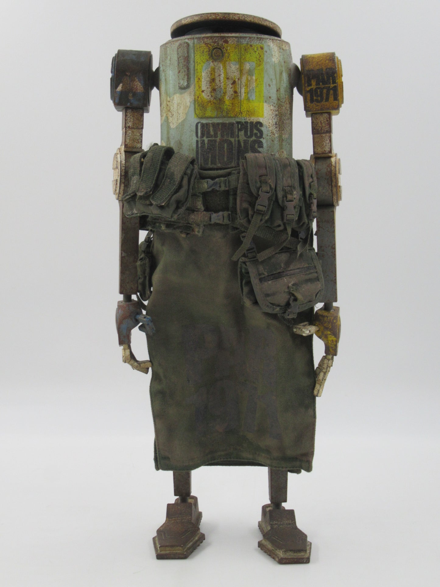 WWR Dropcloth Olympus Mon Figure - threeA/Ashley Wood (2010) 3A Japan Art Toy