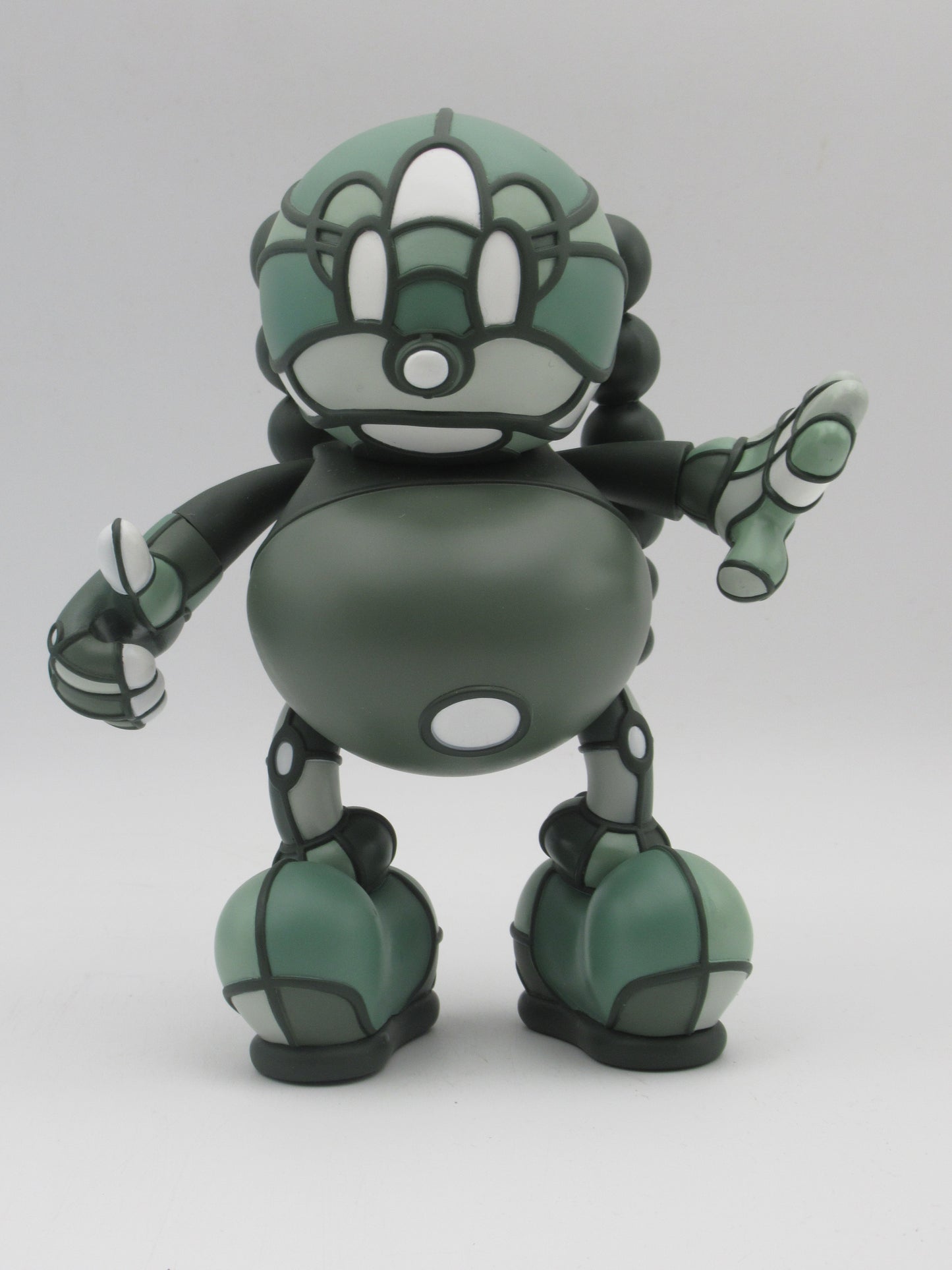 KON ARTIS Green 8" Vinyl Figure - David Flores x Kidrobot (2006) Designer Urban Art Toy