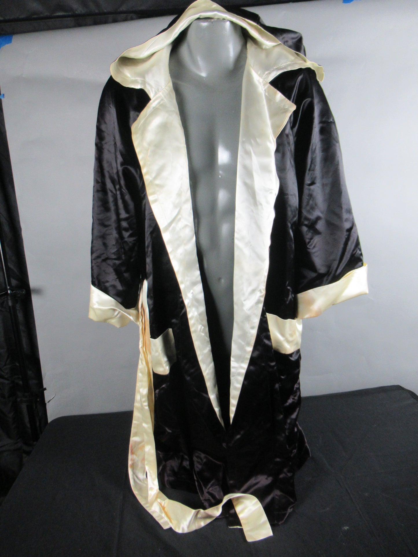 ROCKY Boxing Robe Production Prop - Sylvester Stallone Film Memorabilia