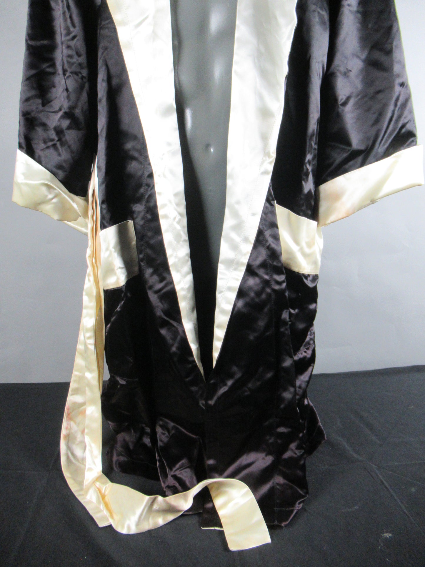 ROCKY Boxing Robe Production Prop - Sylvester Stallone Film Memorabilia