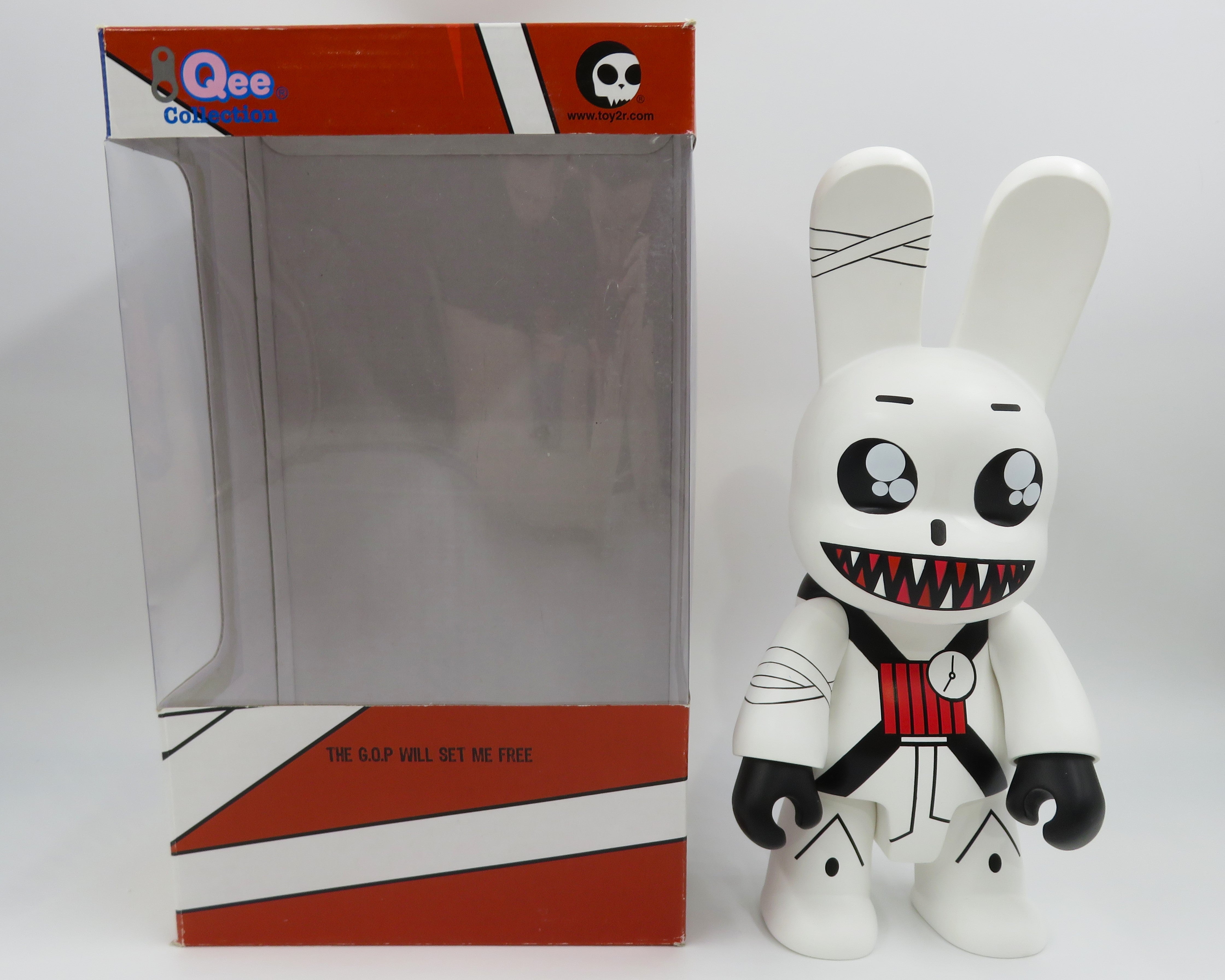 QEE COLLECTION The GOP Will Set Me Free White Bunny Figure - Toy2r/Dalek (2006) SIGNED