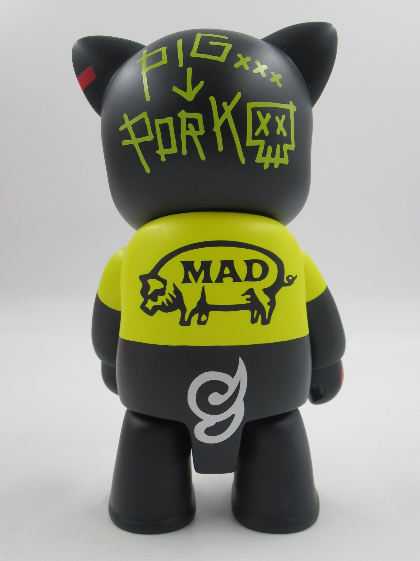 QEE COLLECTION Porkun 8" Vinyl Bear - Mad Barbarians x Toy2R (2004) Loose NYC Designer Urban Art Toy