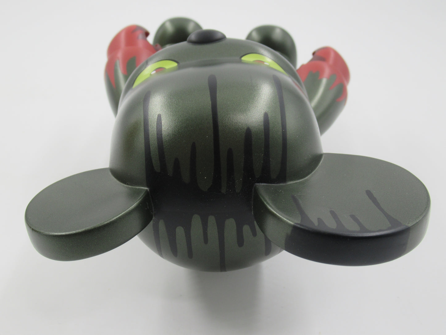 QEE COLLECTION Ursus Arctos Horribilis 8" Vinyl Black Bear - The Melvins x Toy2R (2006) Designer Urban Art Toy