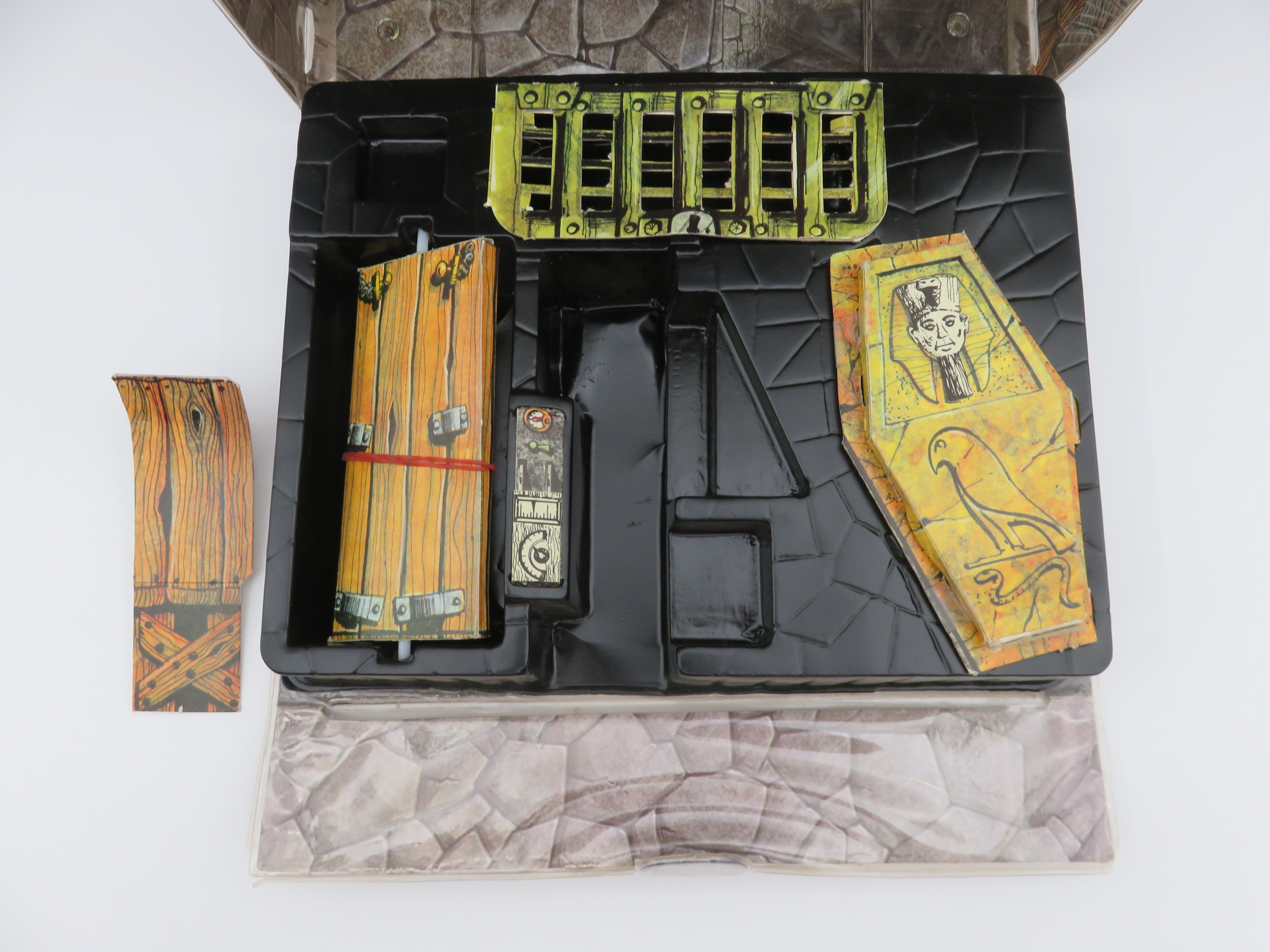 UNIVERSAL MONSTERS Mini Monster Play Case & Action Figures - Remco Toys Inc. (1980) GID Vintage Toy