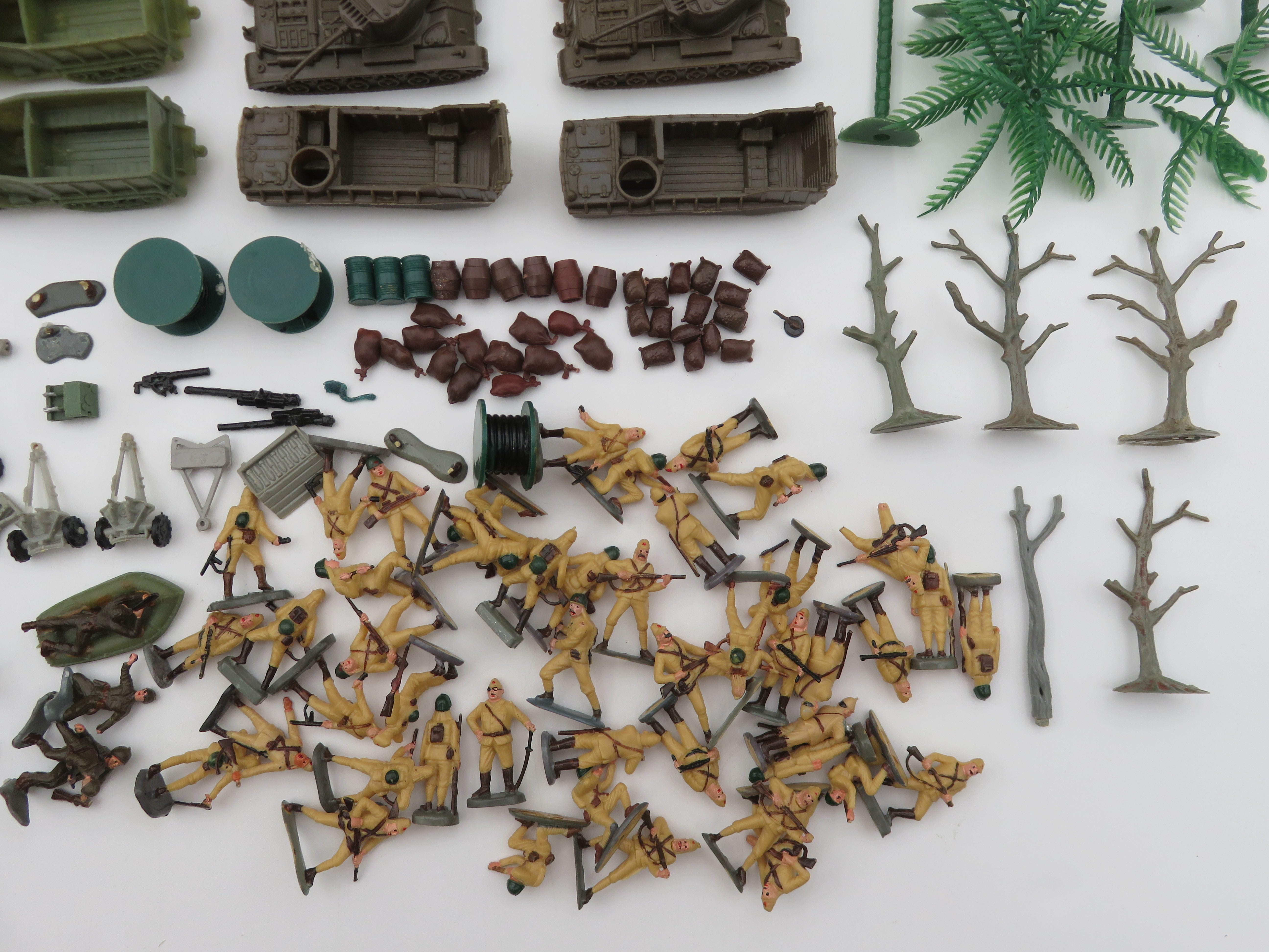 VINTAGE Sands of Iwo Jima Miniature Playset - Louis Marx & Co./Marx Toys (c. 1963) Collectible