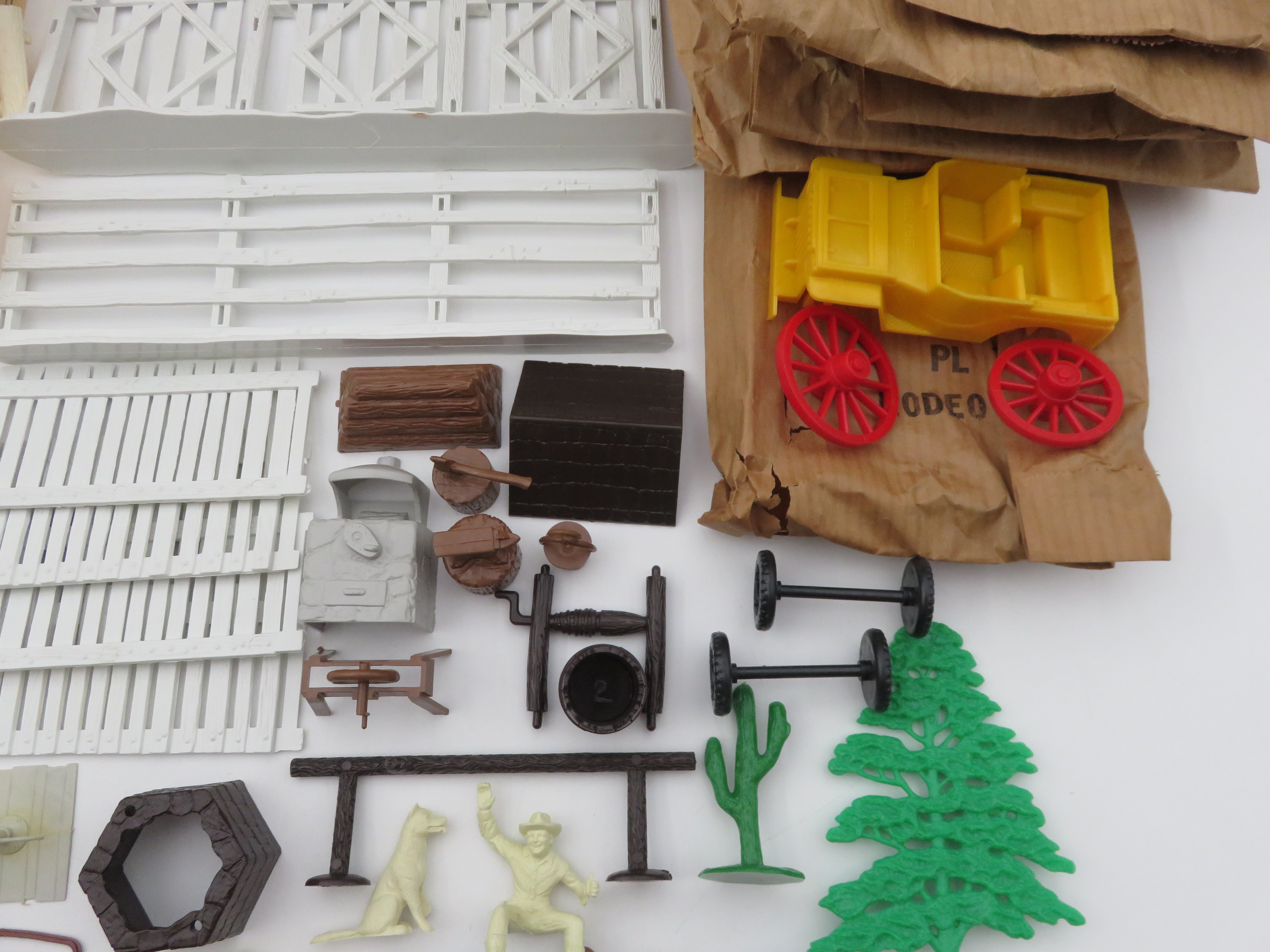 Metal Toy Rodeo Arena ROY ROGERS Rodeo Ranch Tin Litho Playset - Louis Marx & Co./Marx Toys