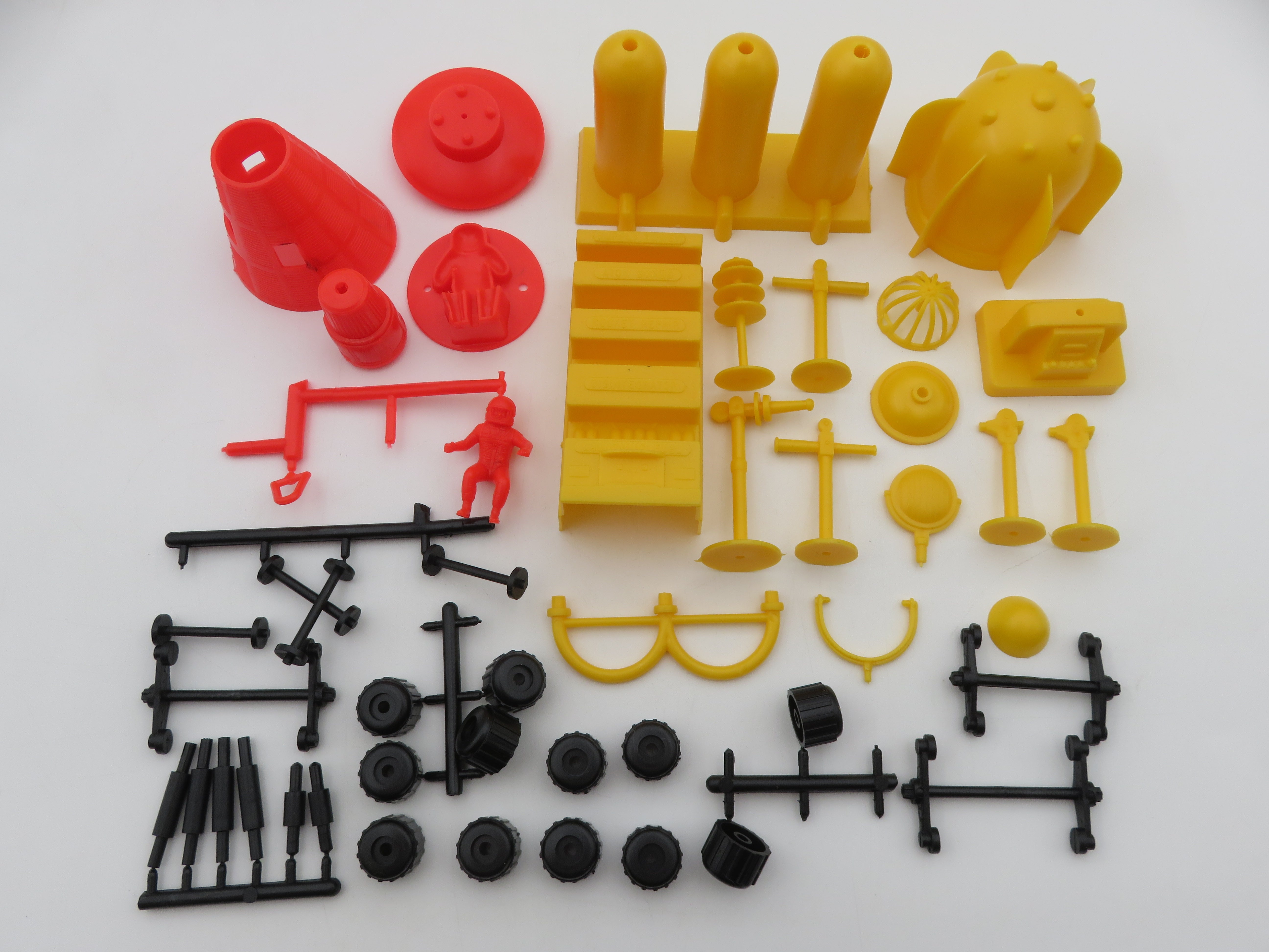 VINTAGE Project Apollo Moon Landing Set - Louis Marx & Co./Marx Toys (1968) #4646 Collectible