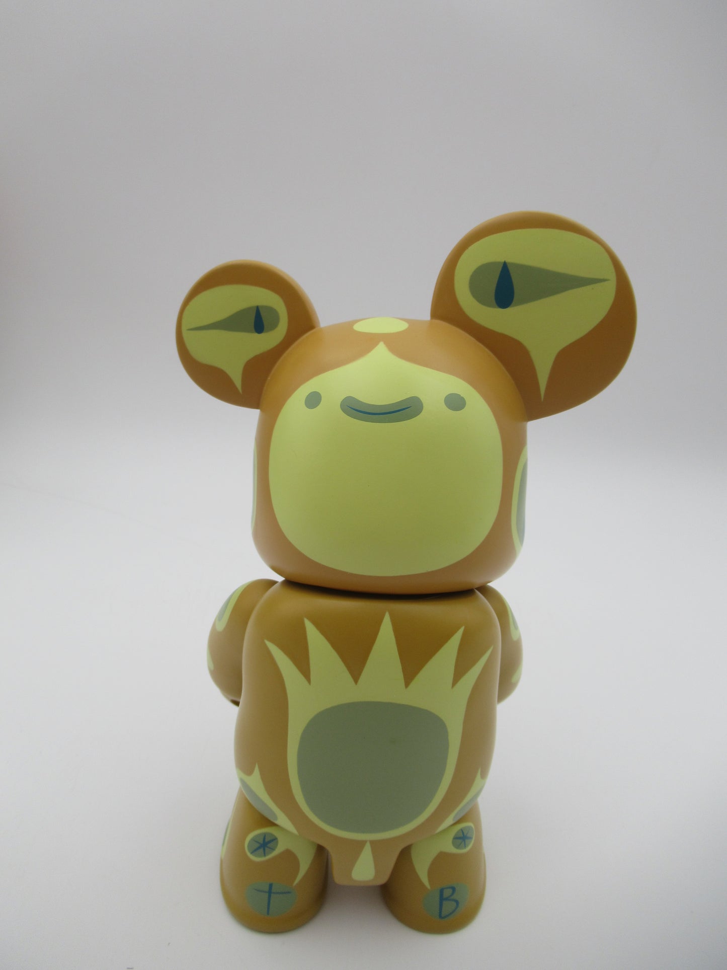 QEE COLLECTION Town Crier (Berlin) 8" Bear Vinyl Figure - Tim Biskup x Toy2R (2005) Designer Art Toy