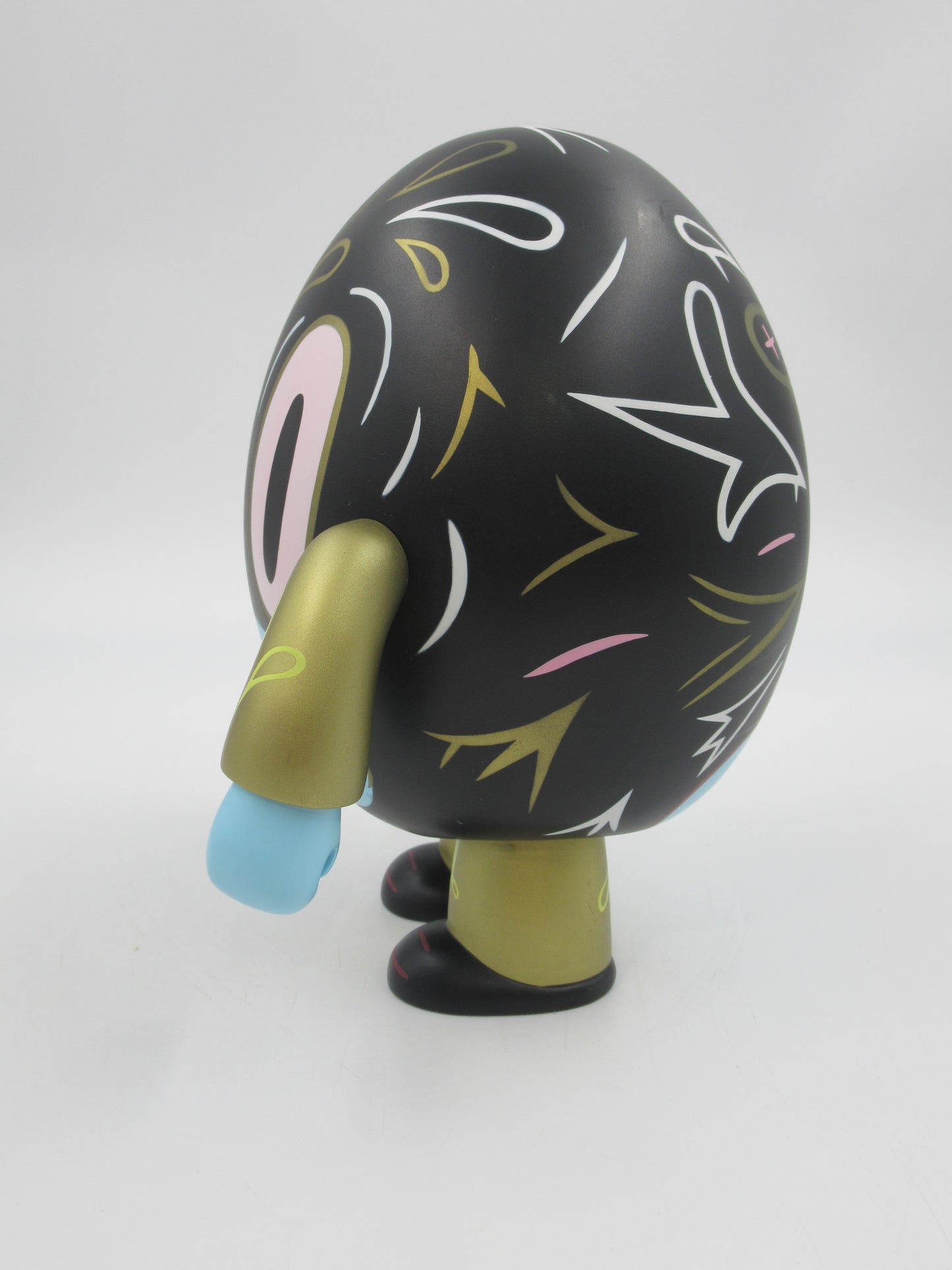 QEE COLLECTION Hump-Qee Dump-Qee Egg (Black) 8" Vinyl Figure - Gary Baseman x Toy2R (2005) Designer Art Toy