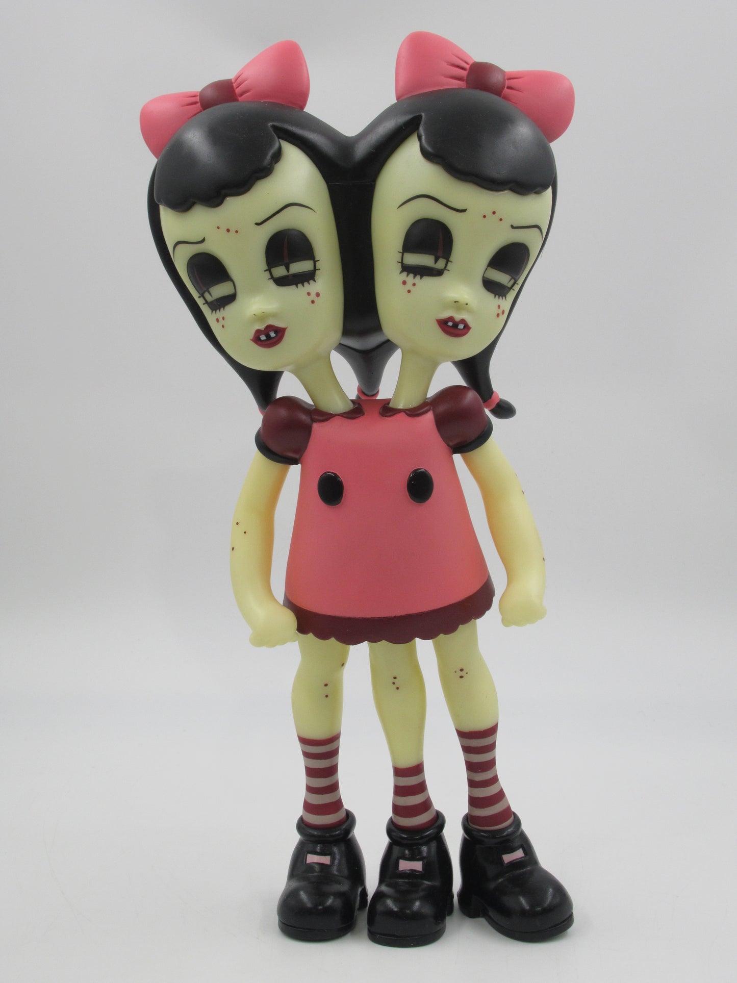 CAMILLE ROSE GARCIA Sadie & Katie Vinyl Doll - Necessaries Foundation (2006) SIGNED Designer Art Toy